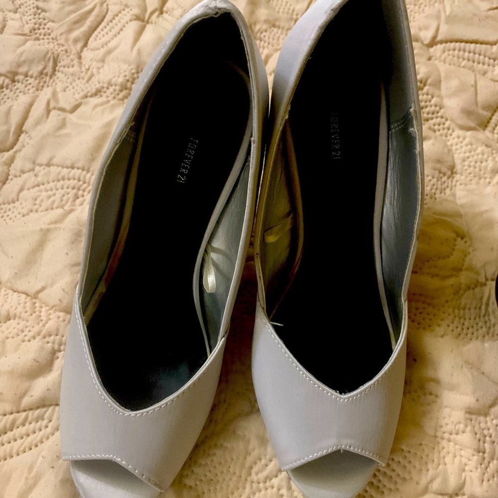 High heel shoes light grey